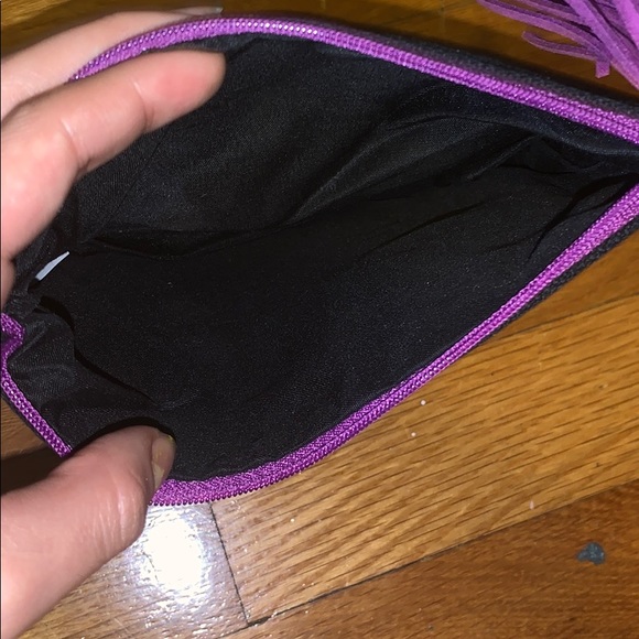 Letter R pouch - Picture 2 of 3